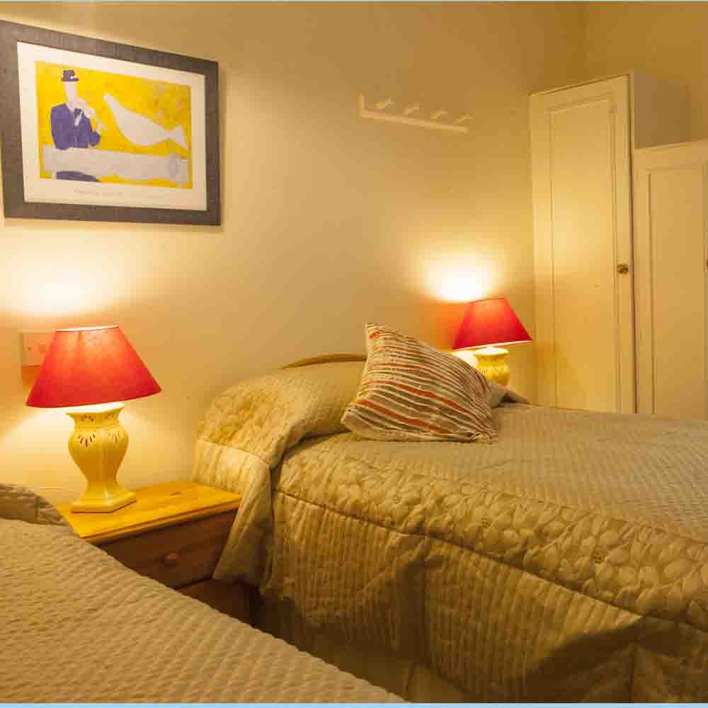 WD twin bedroom